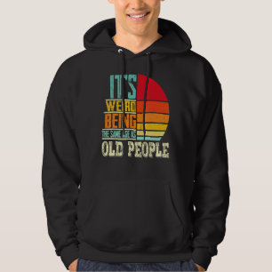 Het is vreemd dat je op dezelfde leeftijd bent als hoodie