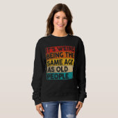 Het is vreemd dat je op dezelfde leeftijd bent als trui (Voorkant volledig)