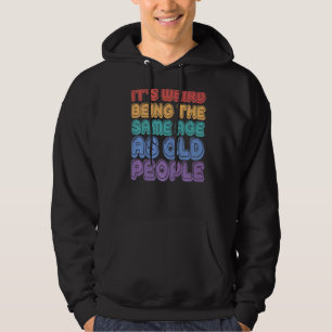 Het is vreemd om dezelfde leeftijd te hebben als d hoodie
