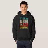 Het is vreemd om dezelfde leeftijd te hebben als d hoodie (Voorkant volledig)