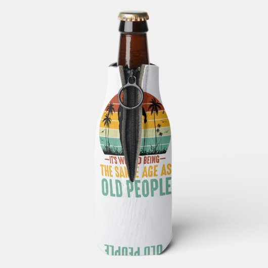 Het is vreemd om dezelfde leeftijd te hebben als o flesjeskoeler (Fles Achterkant)