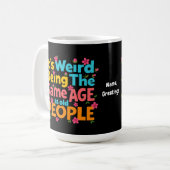 Het is vreemd om dezelfde leeftijd te hebben als o koffiemok (Voorkant links)