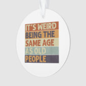 Het is vreemd om dezelfde leeftijd te hebben als o ornament (voorkant)