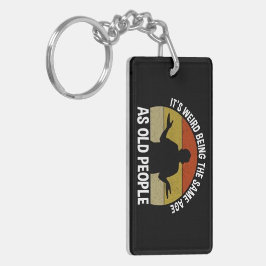 Het is vreemd om dezelfde leeftijd te hebben als o sleutelhanger (Voorkant Links)