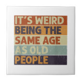 Het is vreemd om dezelfde leeftijd te hebben als o tegeltje (Voorkant)