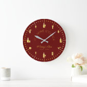 Het is Wine O'Clock Elegant Gold Burgundy Monogram Grote Klok (Huis)