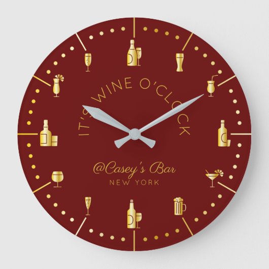 Het is Wine O'Clock Elegant Gold Burgundy Monogram Grote Klok (Voorkant)
