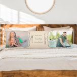 Het is zo leuk om je krullende foto te laten maken lichaamskussen<br><div class="desc">Persoonlijke foto lijfkussens voor iemand speciaal. Het ontwerp kenmerkt krullende steunen om uw foto's te lijsten (bepalend wie wij en wie u zijn). In casual handschrift en skinny font typografie staat de tekst: We hebben het geluk dat we JULLIE hebben. Het fotomalplaatje is opstelling voor u om uw afbeeldingen toe...</div>