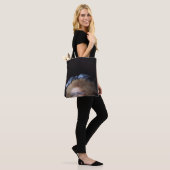 Het is zo stil tote bag (Op model)