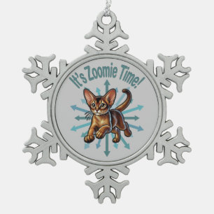 Het is Zoomie Tijd Abessijnse Kat Tin Sneeuwvlok Ornament