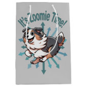 Het is Zoomie Tijd Australian Shepherd Medium Cadeauzakje (Voorkant)