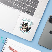 Het is Zoomie Tijd Border Collie Sticker (Laptop met iPhone)