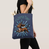 Het is Zoomie Tijd Dachshund Tote Bag (Dichtbij)