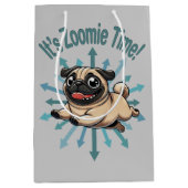 Het is Zoomie Tijd Pug Medium Cadeauzakje (Voorkant)