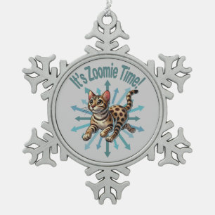 Het is Zoomie Time Bengaals Cat Tin Sneeuwvlok Ornament
