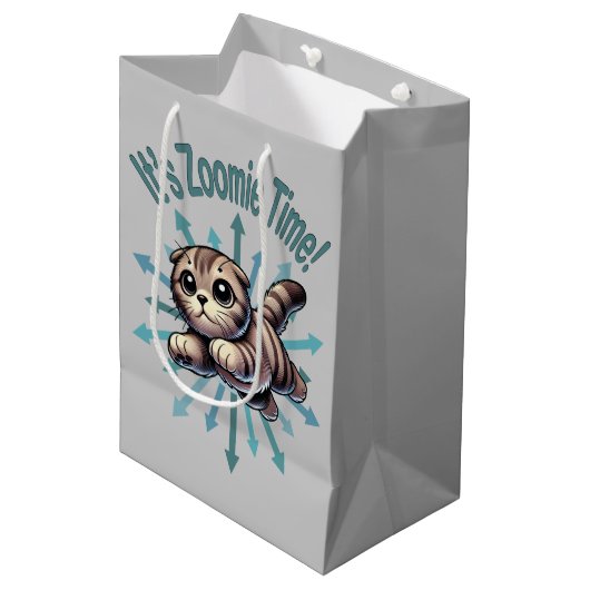 Het is Zoomie Time Scottish Fold Cat Medium Cadeauzakje (Voorkant Gekanteld)