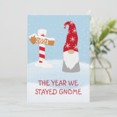 Het jaar dat we thuisbleven 2021 Kabouter Kerstmis Feestdagenkaart (Staand voorkant)