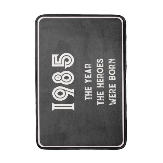 Het jaar waarin de helden geboren werden (wit) badmat (Voorkant Verticaal)