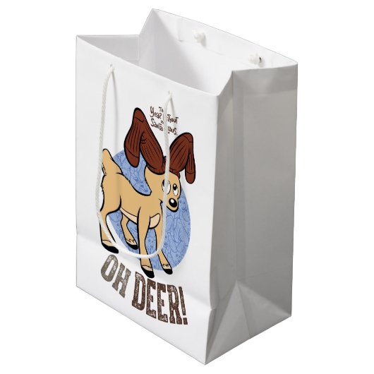 HET JAAR ZONDER SANTA CLAUS™ | Vixen "Oh Deer" Medium Cadeauzakje (Voorkant Gekanteld)