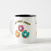 Het kan ons niet schelen tweekleurige koffiemok (Voorkant links)