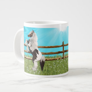 Het kanerpaard op een hemelse veld van de Daisies Grote Koffiekop