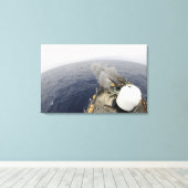 Het kanon MK-75 76 mm Canvas Afdruk (Insitu (Houten vloer))