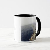 Het kanon MK-75 76 mm Mok (Voorkant rechts)