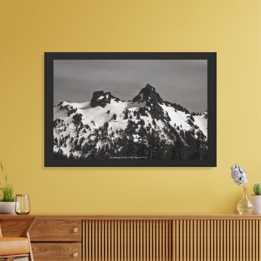 Het kasteel en Pinnacle Canvas Afdruk (Insitu (Woonkamer))