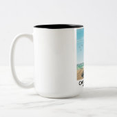 het kasteel rock noord - ierland reisposter . tweekleurige koffiemok (Links)