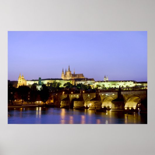 Het kasteel van Praag en de Charles Bridge in Dusk Poster (Voorkant)