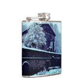 Het kerkhof, in de sneeuw heupfles (Rechts)