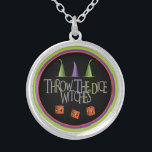 Het Ketting Dice WItches<br><div class="desc">Fun Throw Het Ketting van de Dice Witches is perfect voor een geschenk of prijs. Aanbevolen zijn drie heksen-pet en drie aangepaste luis die vliegende heksen kenmerkt. Perfect voor Las Vegas, Casino's Casino Night, Craps, Bunco en nog veel meer. Fun voor de thema's Halloween.</div>