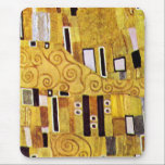 Het Kiss-patroon van Gustav Klimt, Art Nouveau Muismat<br><div class="desc">De Kiss (patroondetail) van Gustav Klimt is een kunstschilderij van het Victoriaans Era Symbolisme. Dit detail is van een liefde- en romance schilderij met een romantisch stel in verschillende tinten goud, symbolen en patronen, dat een kus deelt tegen een bronzen achtergrond. Over de kunstenaar: Gustav Klimt (1862-1918) was een Oostenrijkse...</div>