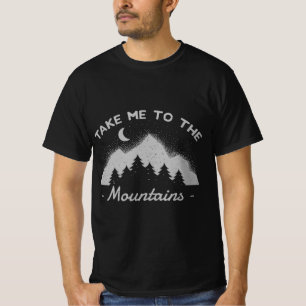 Het klimmen van een wandelende kamper in de buiten t-shirt