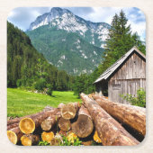 Het klooster in het bos met bergen kartonnen onderzetters (Voorkant)