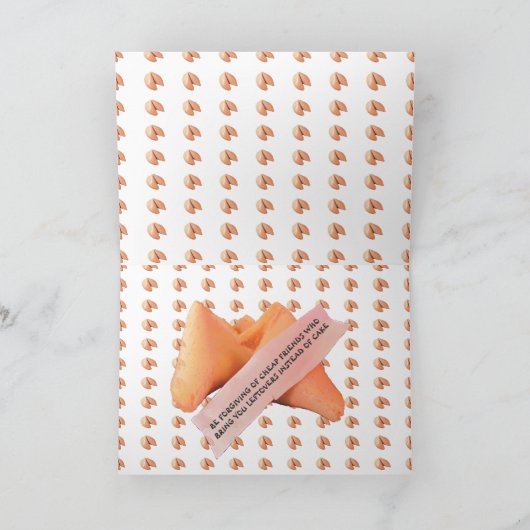 Het Koekje van het fortuin versus de Cake van de Kaart (Binnen)