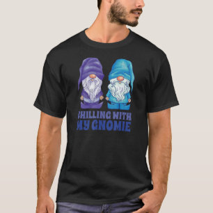 Het koelen met mijn Gnomie Gnome Gnomes T-shirt