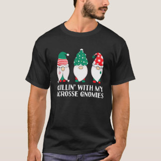 Het koelen met mijn Lacrosse Gnomies Funny Gnome P T-shirt
