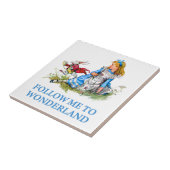 Het konijn vertelt Alice: "Volg me naar Wonderland Tegeltje (Zijkant)