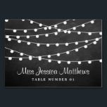 Het koord licht op het Collectie van de bruiloft v Kaart<br><div class="desc">Eenvoudig, maar elegant, de snaarlichten op het collectie van de krijtbordbruiloft zijn een verbluffend ontwerp met mooie witte hangende snaarlichten op een chalkboardeffect achtergrond, die perfect is voor elke moderne huwelijksfeestdag. Deze plaatskaarten kunnen worden gepersonaliseerd voor je speciale gelegenheid en maken de perfecte tafelkaarten voor je bruiloft, vrijgezellenfeest, verloffeest, verjaardagsfeest...</div>