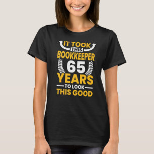 Het kostte deze boekhouder 65 jaar om er zo goed u t-shirt