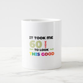 Het kostte me 60 jaar om er zo goed uit te zien. grote koffiekop