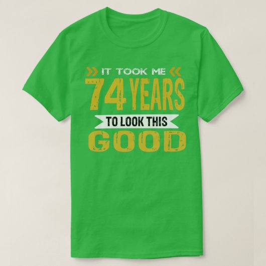 Het kostte me 74 jaar om er zo goed uit te zien t-shirt (Design voorkant)