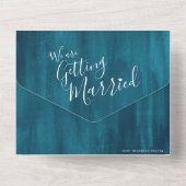 Het krijgen van een trouwtrouwfoto blauwgroen aqua all in one uitnodiging (Achterkant)