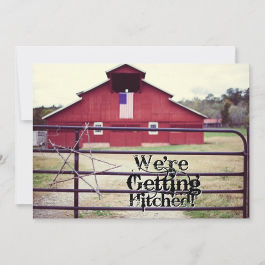 Het krijgen van Hitched Red Barn Wedding Uitnodigi Kaart (Voorkant)