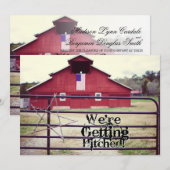 Het krijgen van Hitched Red Barn Wedding Uitnodigi Kaart (Voorkant / Achterkant)