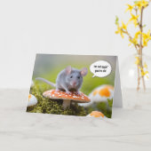 Het krijgen van Oude Verjaardag Grijze Muis Kaart (Gele Bloem)