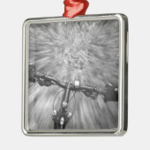 Het kruisen onderaan een boeiend gedeelte van sing metalen ornament (Links)