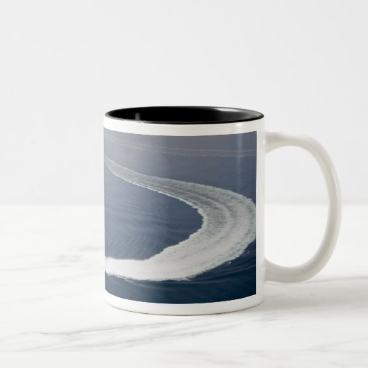 Het kustgevechtsschip Independence 4 Tweekleurige Koffiemok (Rechts)