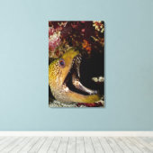 Het kwetsen en intimideren van de mond van een gee canvas afdruk (Insitu (Houten vloer))